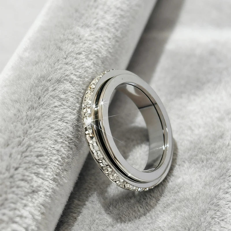 FlowSphere™ — Sparkling Elegance with a Pleasant Rotating Function