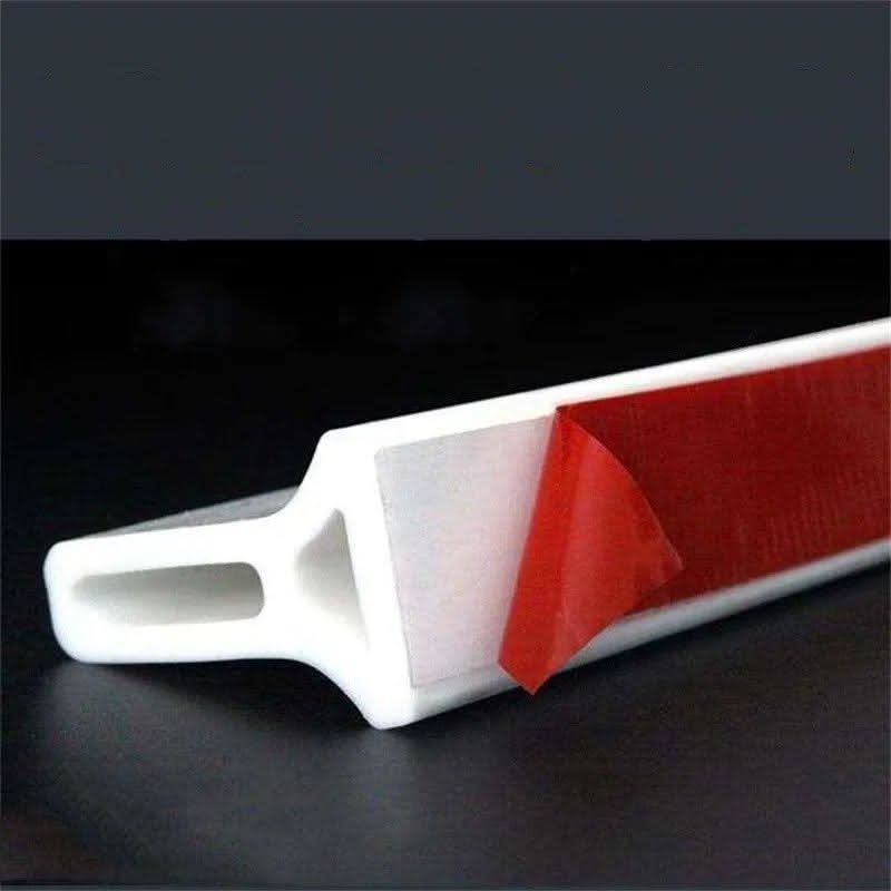 Flexible shower barrier against water leakage