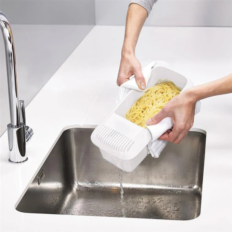 Microwave Pasta Cooker with Integrated Strainer Lid