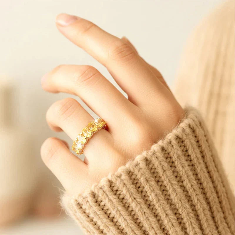 Glitzara™ — Transform Your Hand into a Stunning Eye-Catcher Full of Radiant Elegance