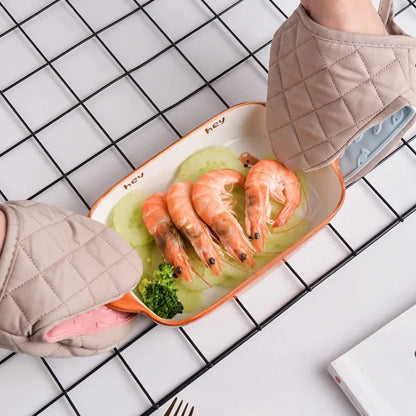 HeatGrip oven gloves with silicone grip