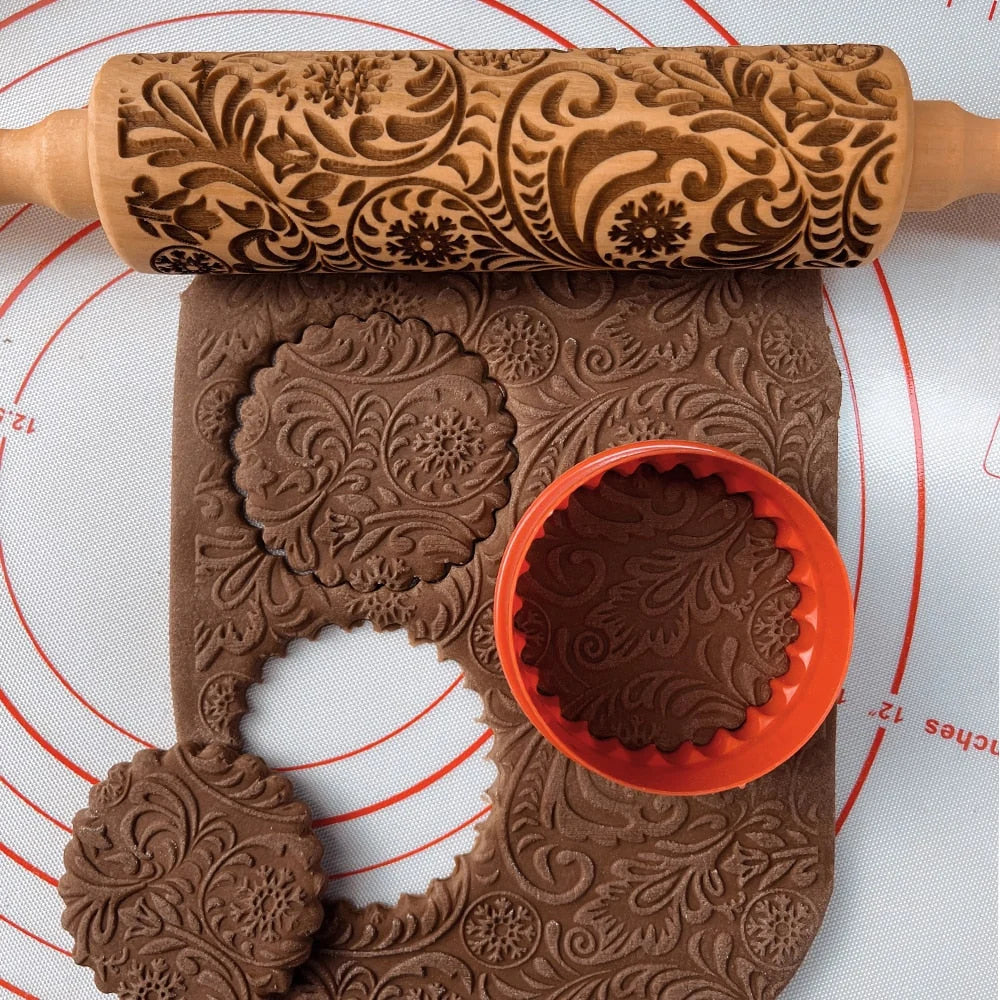 Patterned Rolling Pin with Christmas Cookie Cutters