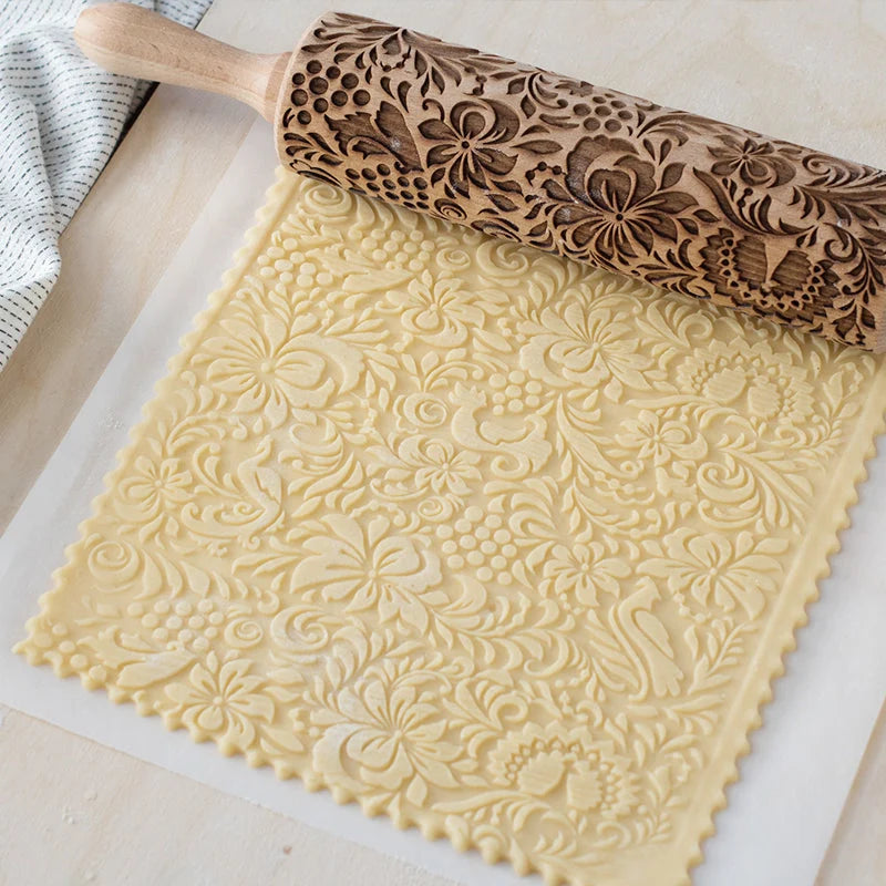 Patterned Rolling Pin with Christmas Cookie Cutters
