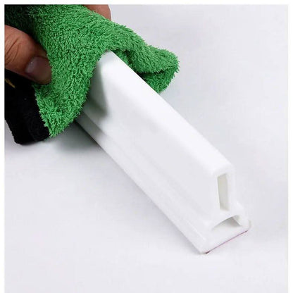 Flexible shower barrier against water leakage
